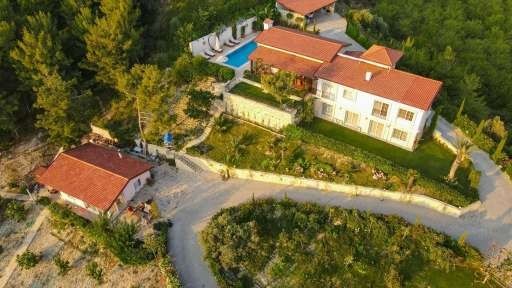 ВЕЛИКОЛЕПНЫЙ ФЕРМЕРСКИЙ ДОМ С ВИДОМ НА МОРЕ И ПРИРОДУ В КУШАДАСЫ.