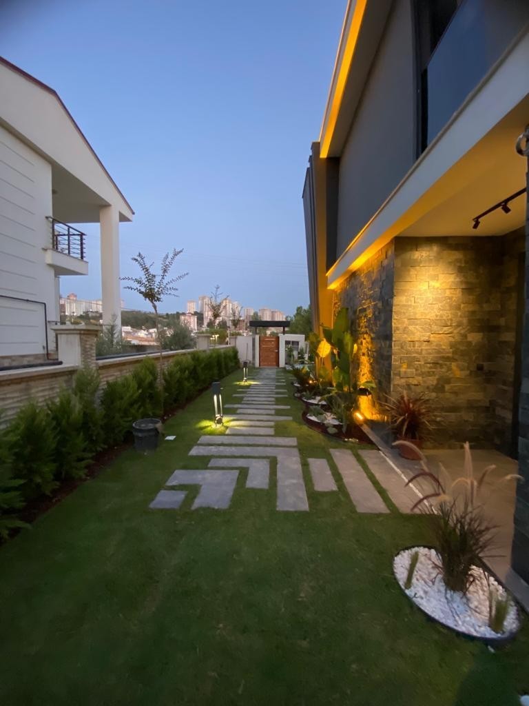 РОСКОШНЫЙ И СОВРЕМЕННЫЙ ДОМ В КУШАДАСЫ НА ПРОДАЖУ.