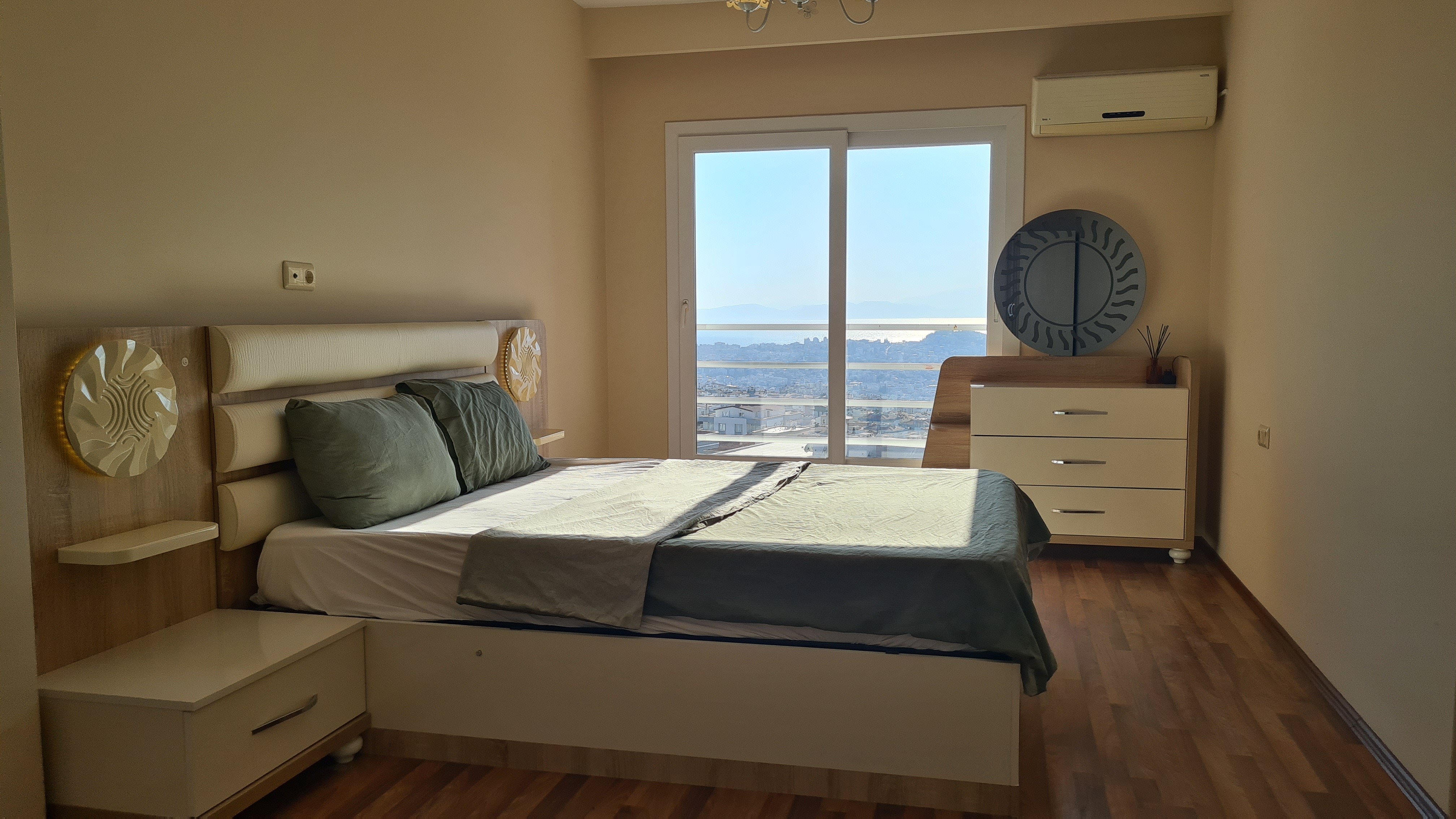 КВАРТИРА 3+1 С ПАНОРАМНЫМ ВИДОМ НА МОРЕ В КУШАДАСЫ.