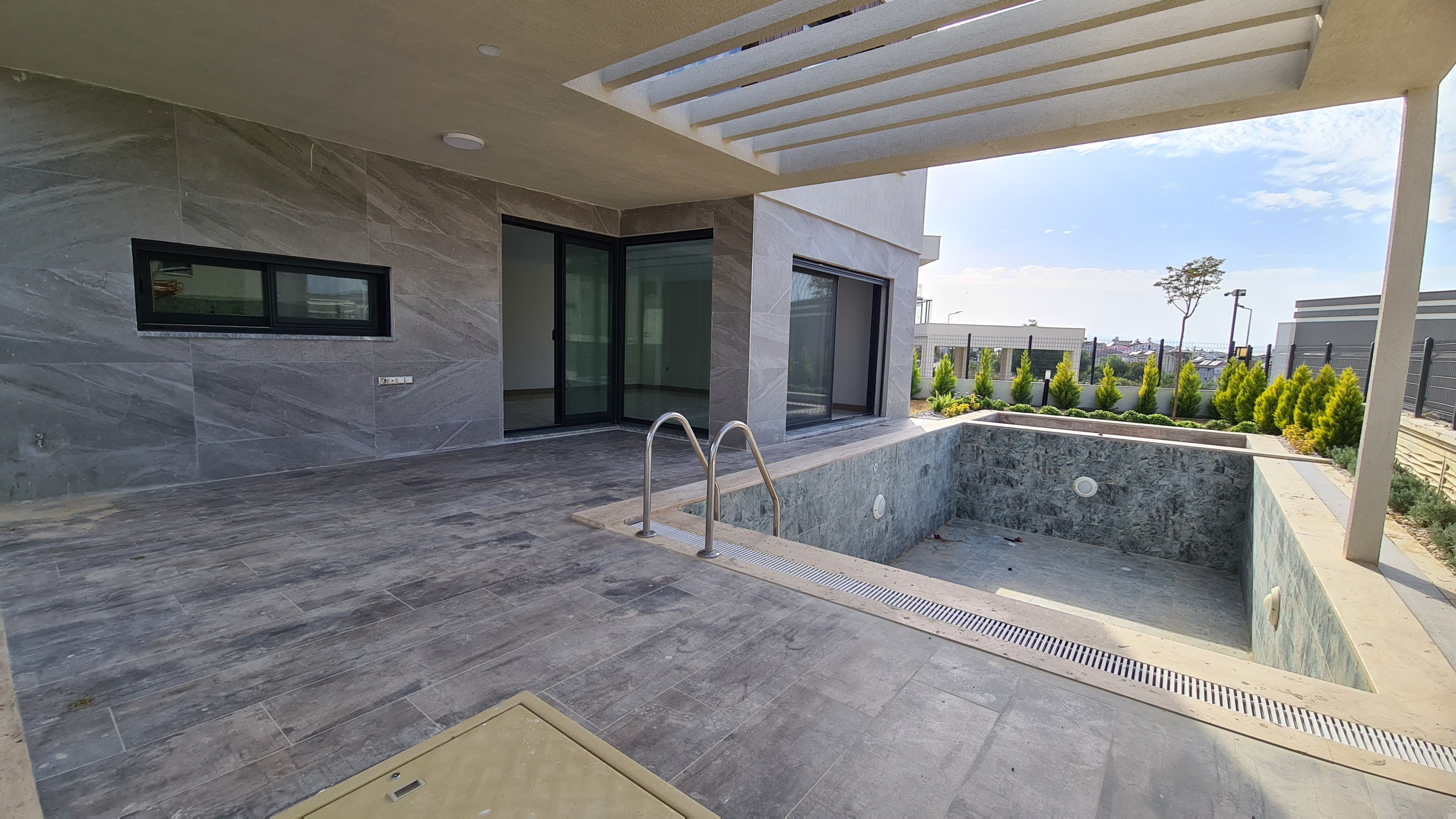 ОТДЕЛЬНАЯ ВИЛЛА С ЧАСТНЫМ БАССЕЙНОМ В КУШАДАСЫ.