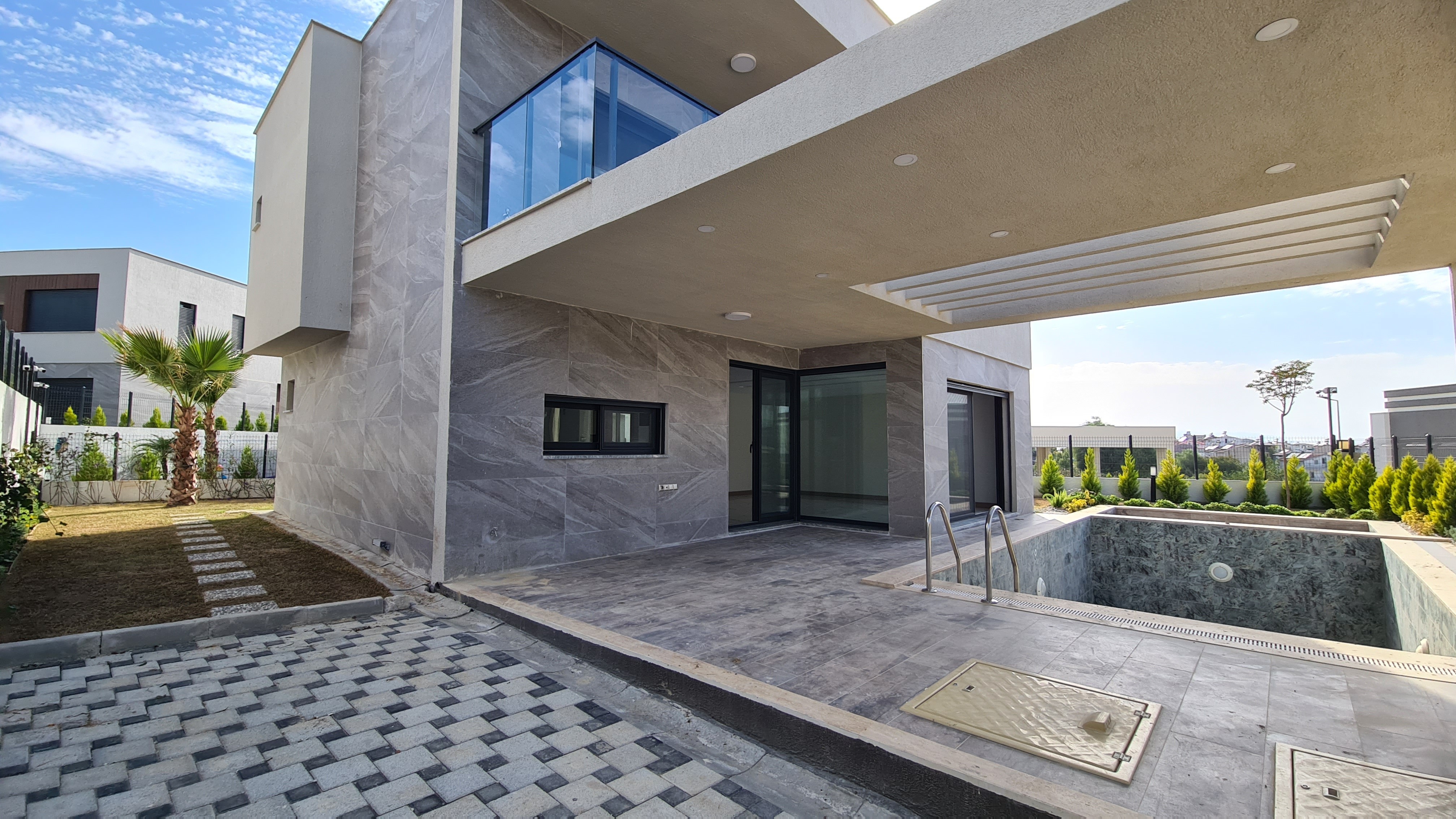 ОТДЕЛЬНАЯ ВИЛЛА С ЧАСТНЫМ БАССЕЙНОМ В КУШАДАСЫ.