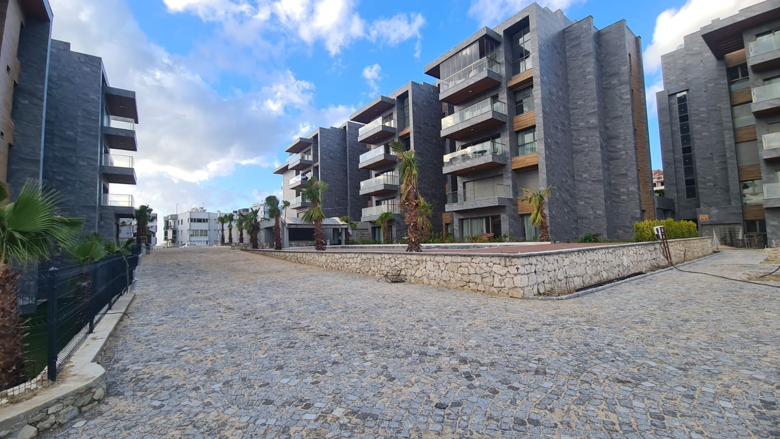 РОСКОШНЫЕ НОВЫЕ КВАРТИРЫ НА ПРОДАЖУ В КУШАДАСЫ.