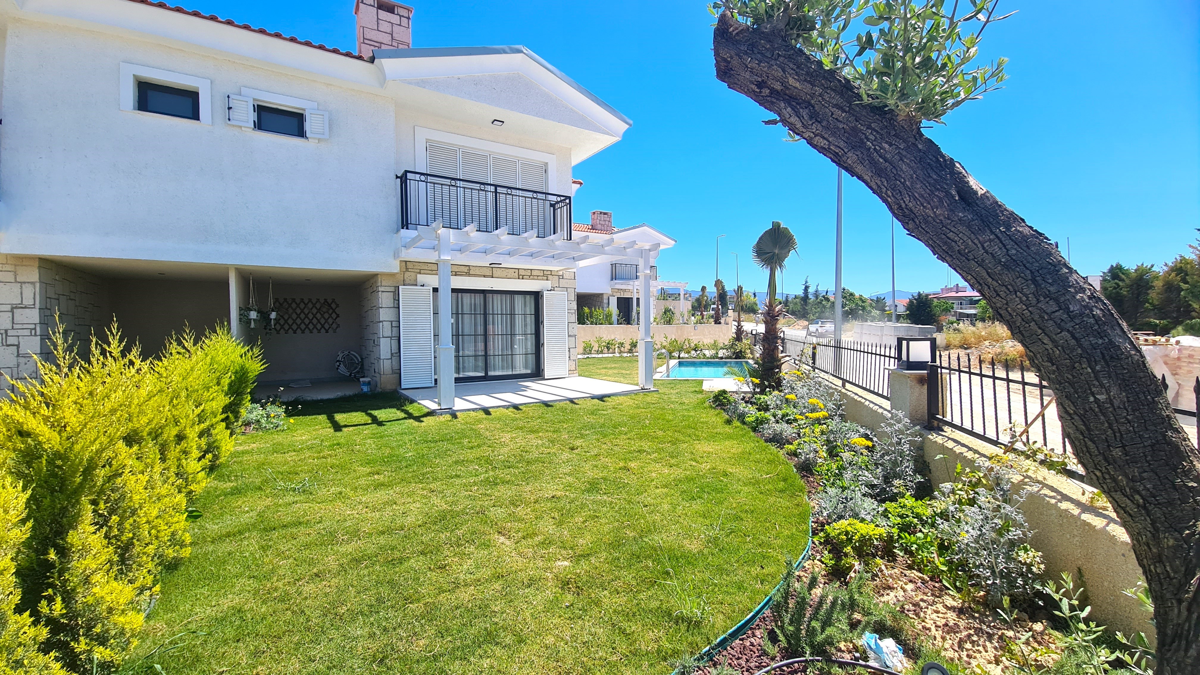 Country Style Semi-Detached Villa For Sale