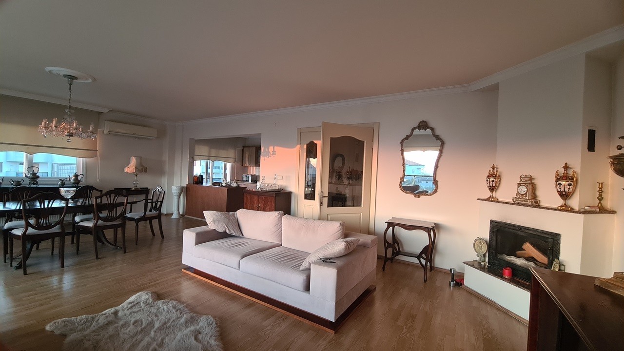 Aparment For Sale in City Center Just Opposite Marina