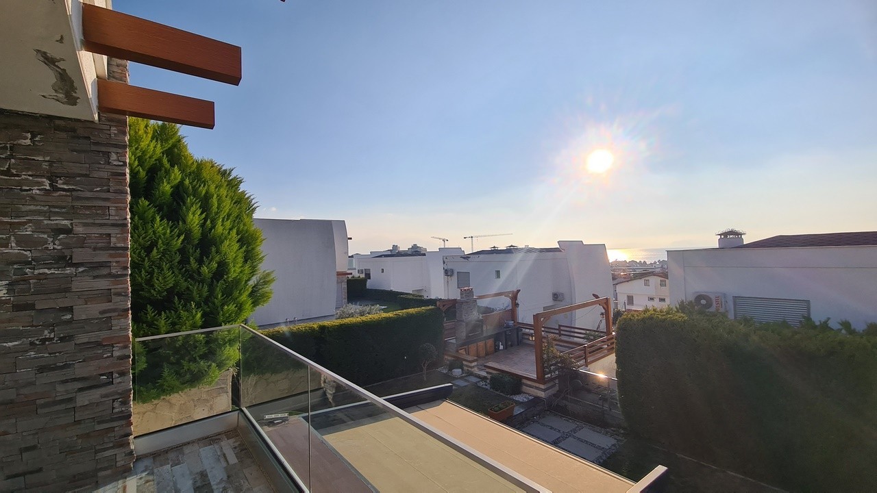 FULLY FURNISHED , 4 BEDROOM 4 BATHROOM 500 SQM PLOT 