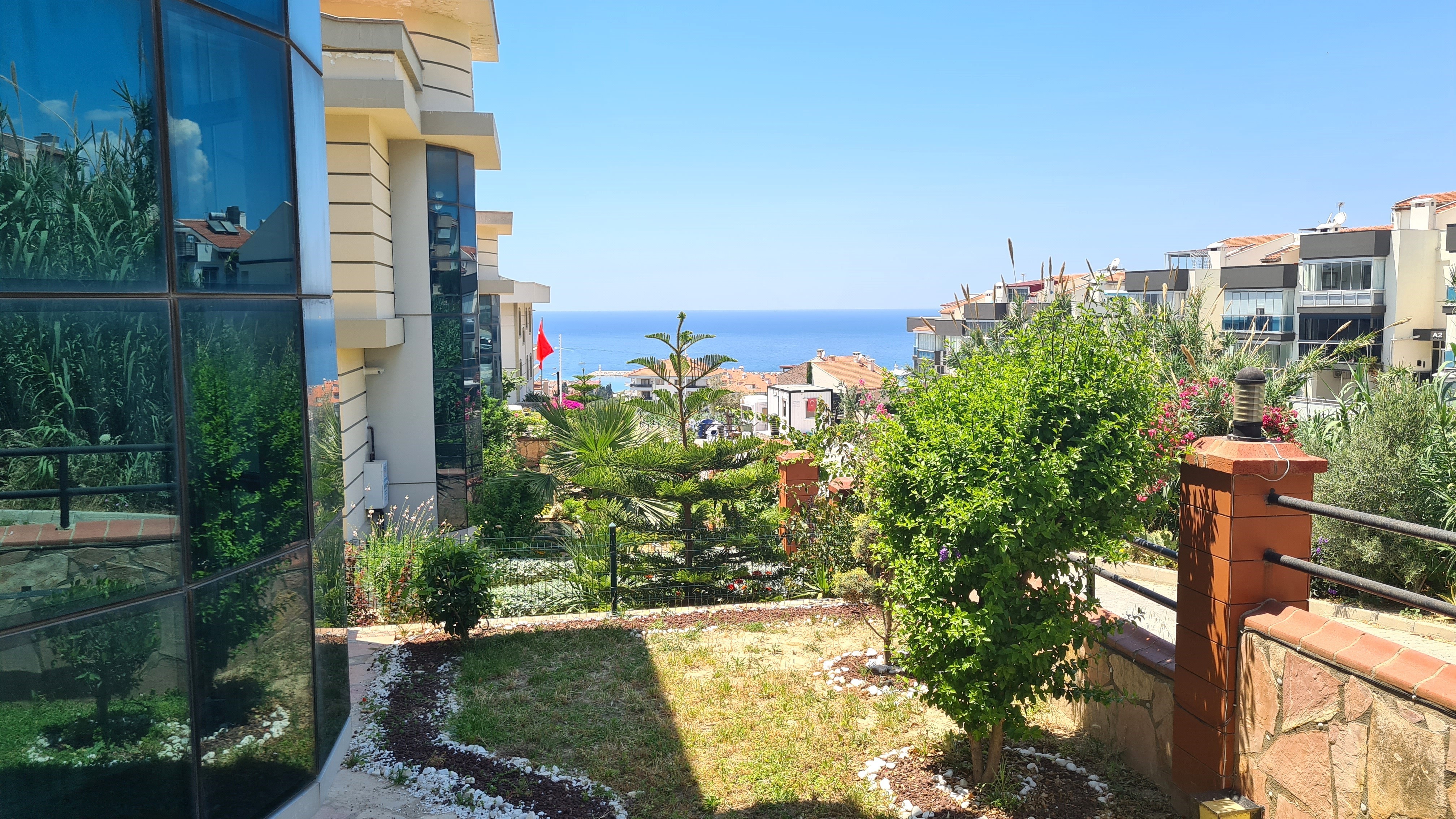 PRIVATE DETACHED VILLA  WITH SEA VIEW IN MARINA AREA
