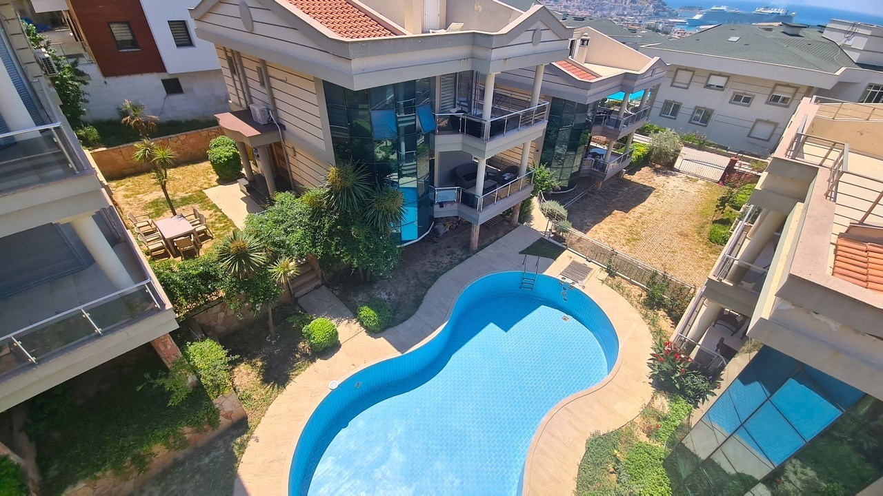 PRIVATE DETACHED VILLA  WITH SEA VIEW IN MARINA AREA