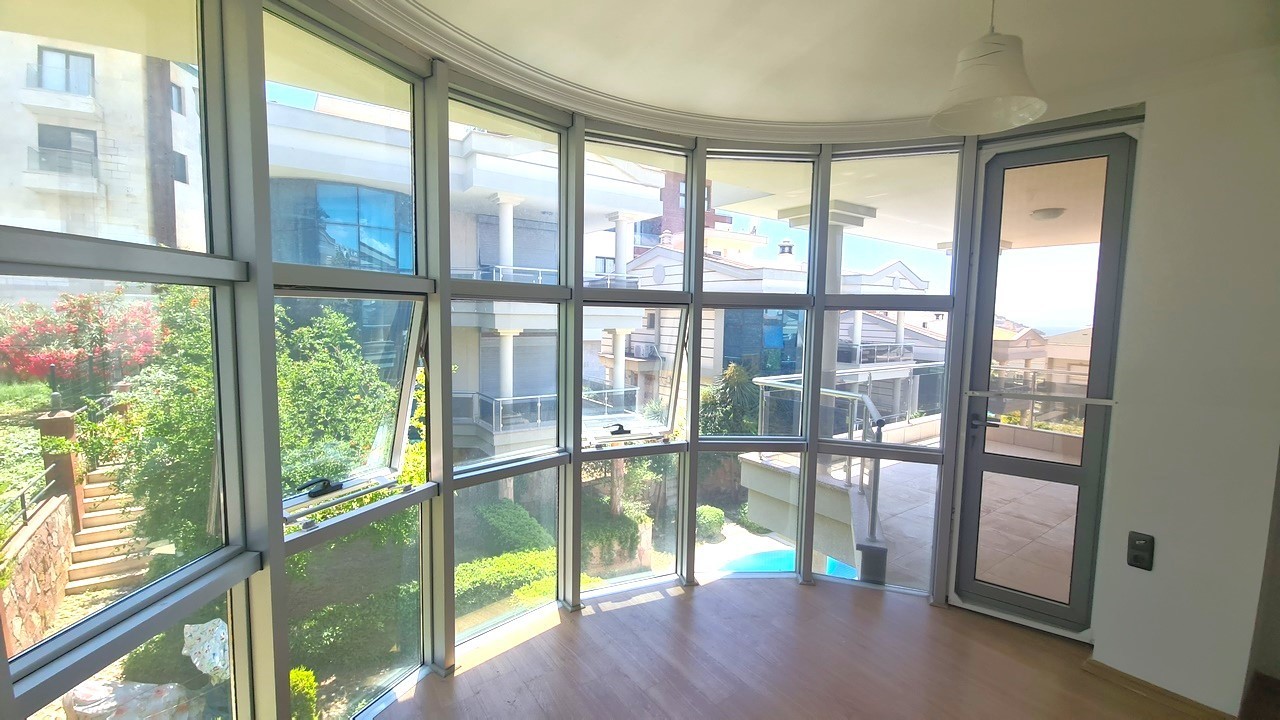 PRIVATE DETACHED VILLA  WITH SEA VIEW IN MARINA AREA