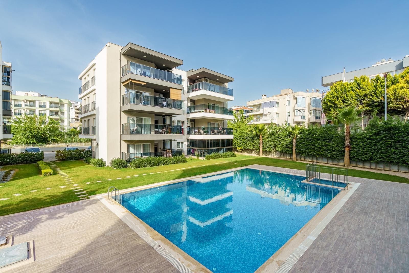 SPECIALLY DESIGNED SPACIOUS 2+1 GARDEN FLOOR