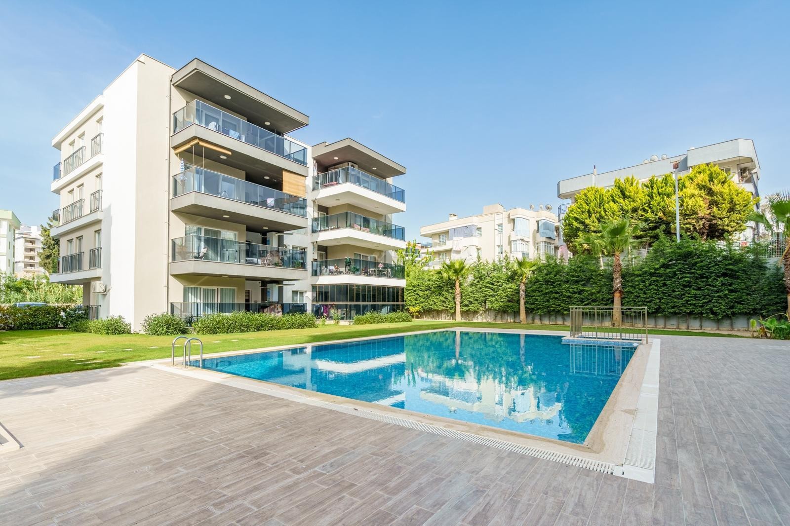 SPECIALLY DESIGNED SPACIOUS 2+1 GARDEN FLOOR