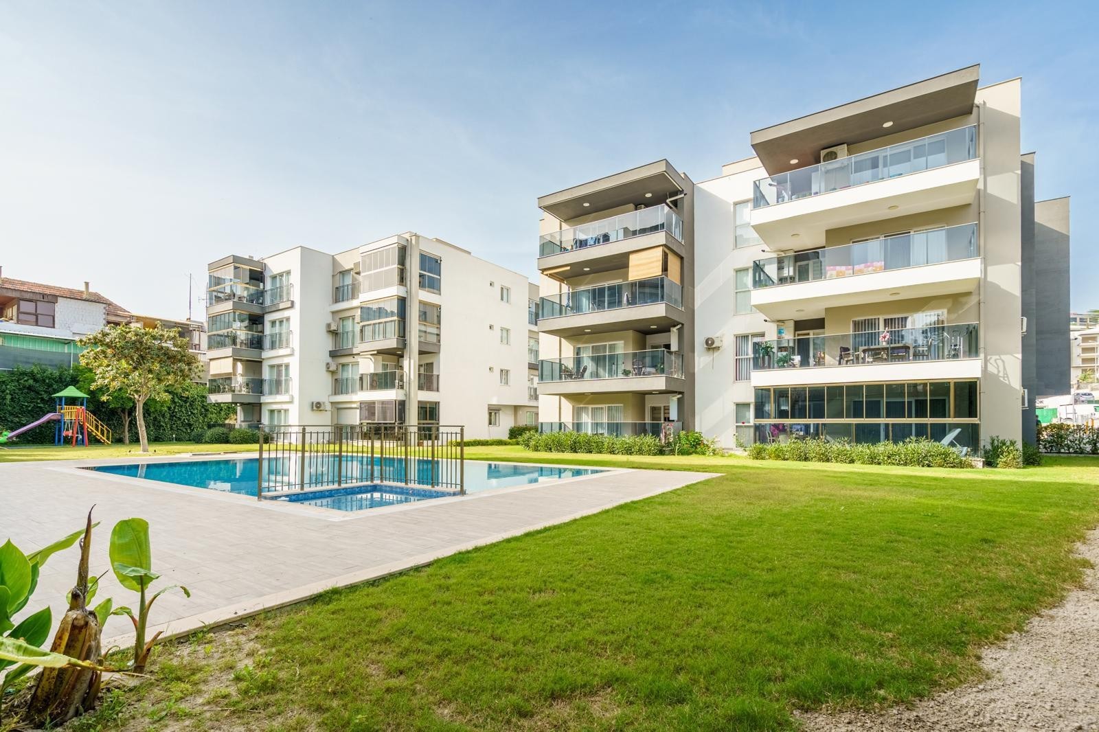 SPECIALLY DESIGNED SPACIOUS 2+1 GARDEN FLOOR