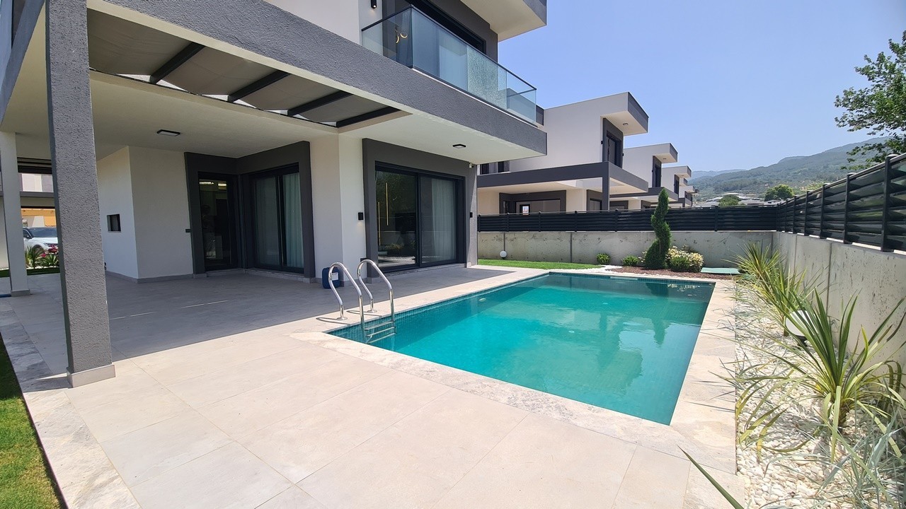 PRIVATE DETACHED VİLLA 300 SQM GARDEN IN GÜZELÇAMLI