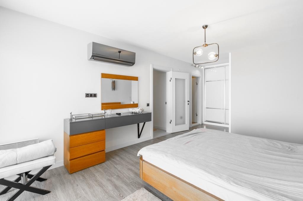 Magnificent Duplex Apartment with Sea View, Near Marina Area