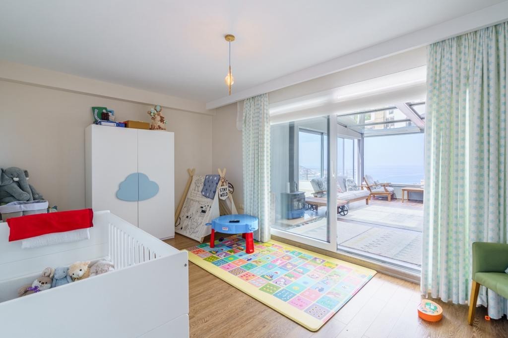 Magnificent Duplex Apartment with Sea View, Near Marina Area