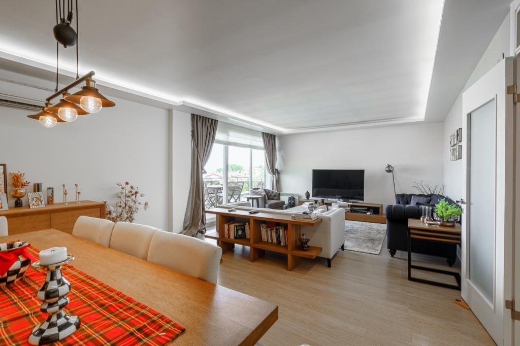 Magnificent Duplex Apartment with Sea View, Near Marina Area