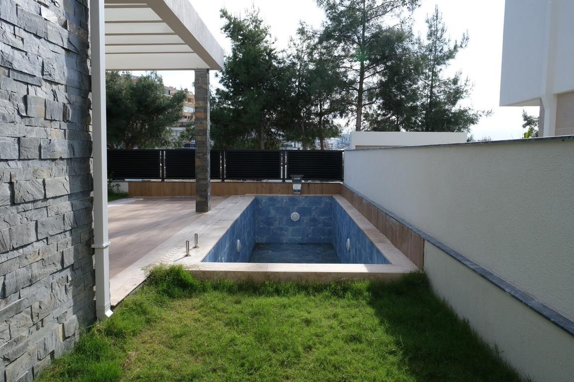 4+1 Villa with Private Pool in Ladies Beach