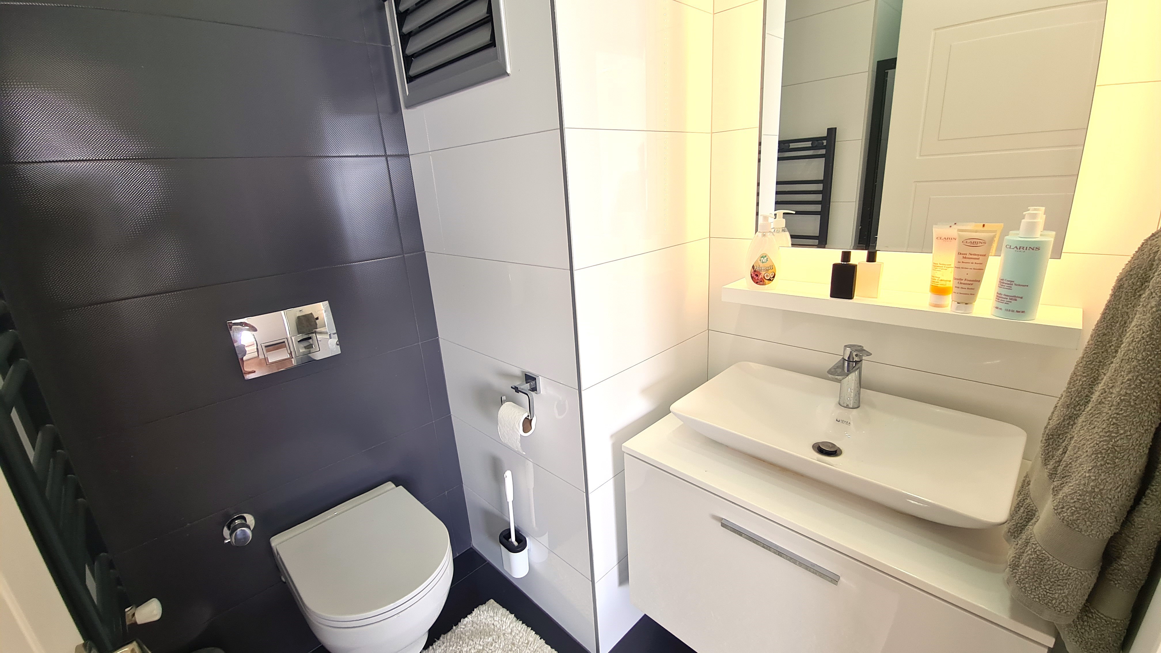 Luxury 3+1 Apartment with Full Sea View, Within Walking Distance to Ladies Beach, in a Prestigious Complex