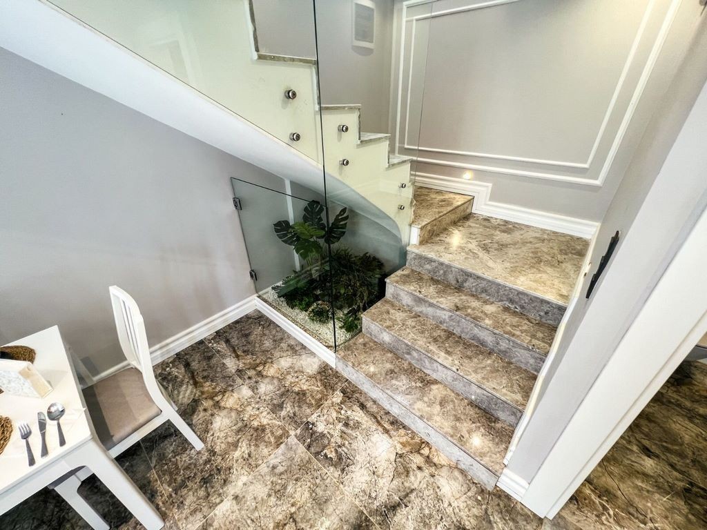 Detached Villa with Private Pool and Near the Sea