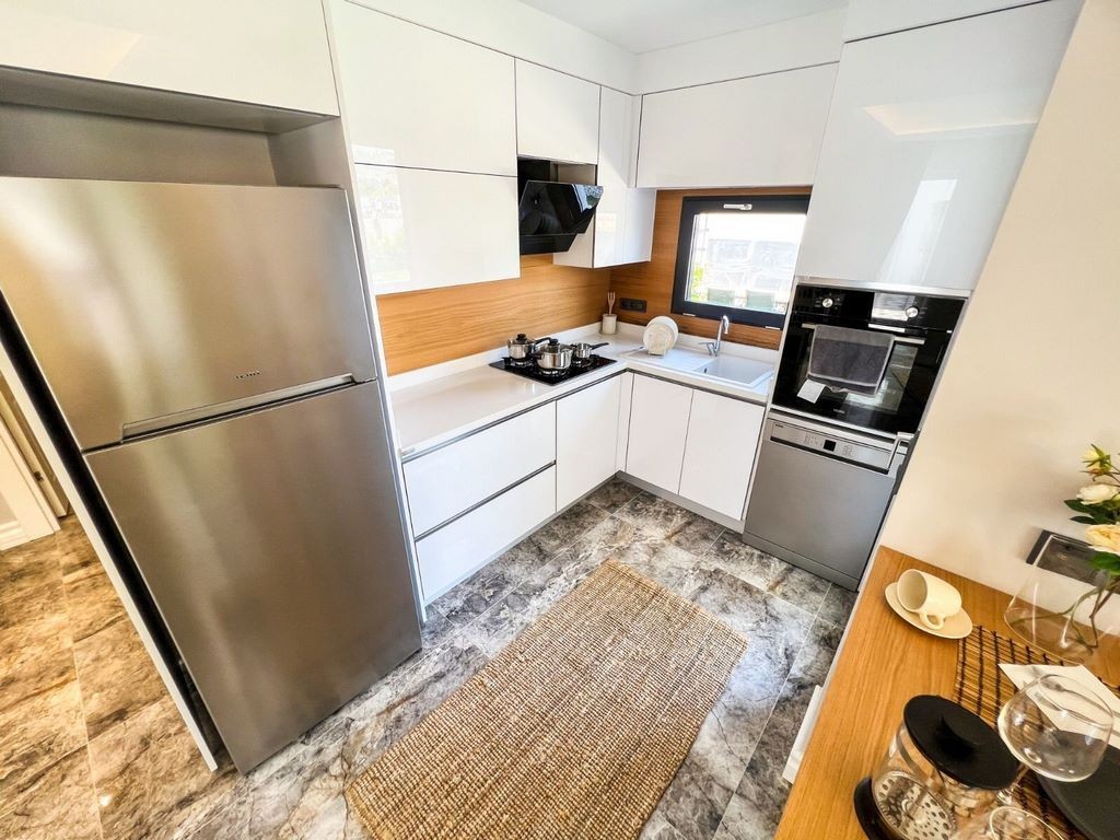 Detached Villa with Private Pool and Near the Sea