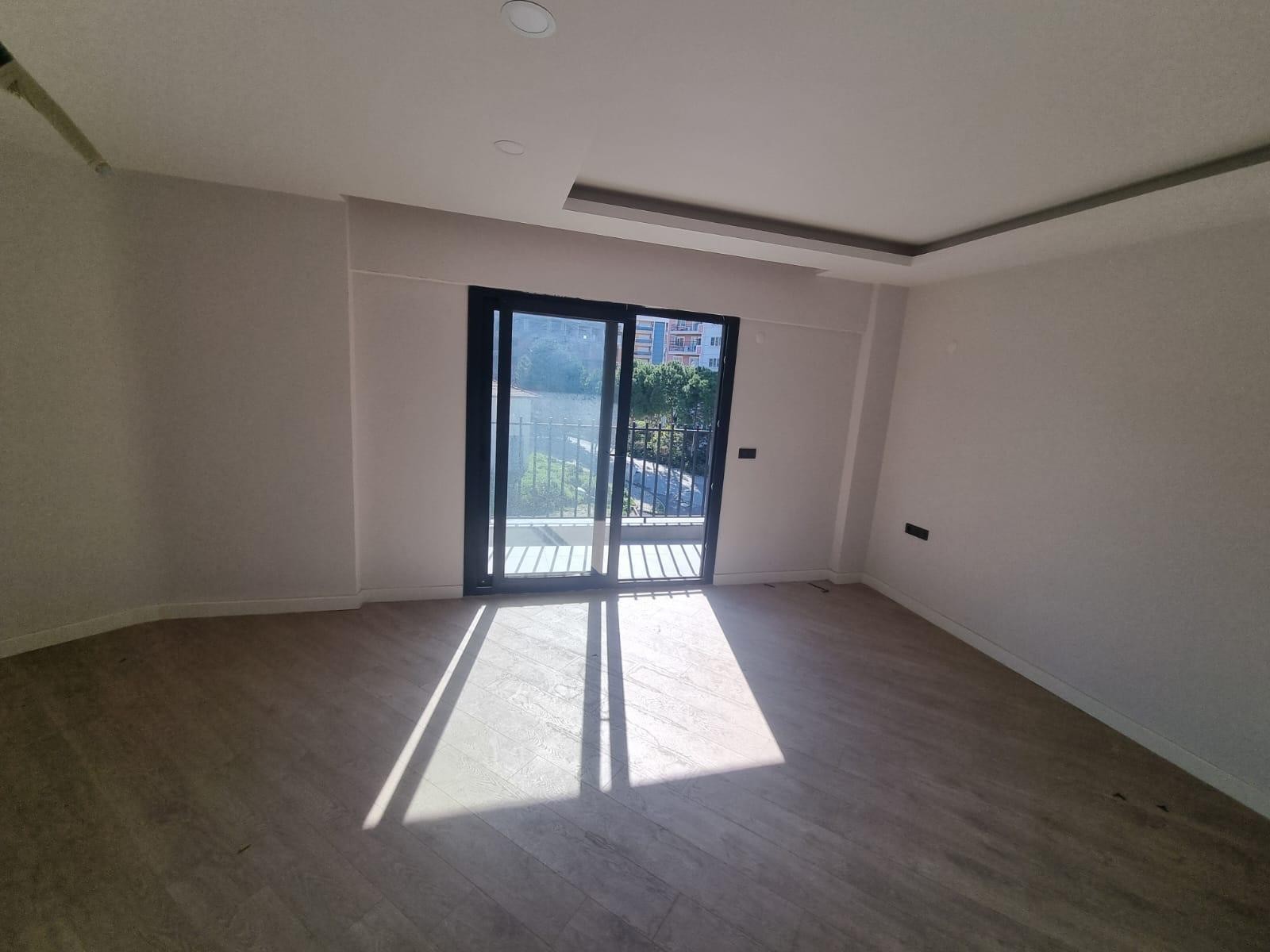 Prime Location in Kuşadası! Modern 2+1 Apartment with Pool and Security