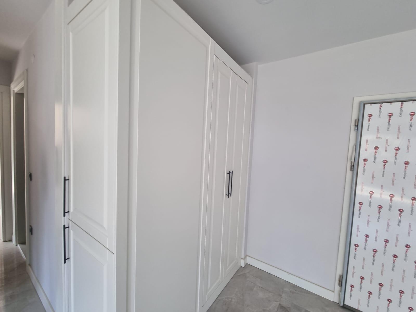 Prime Location in Kuşadası! Modern 2+1 Apartment with Pool and Security