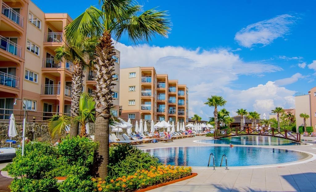 Luxury Golf Resort Spa Hotel, Opportunity with 2+1 Apartment