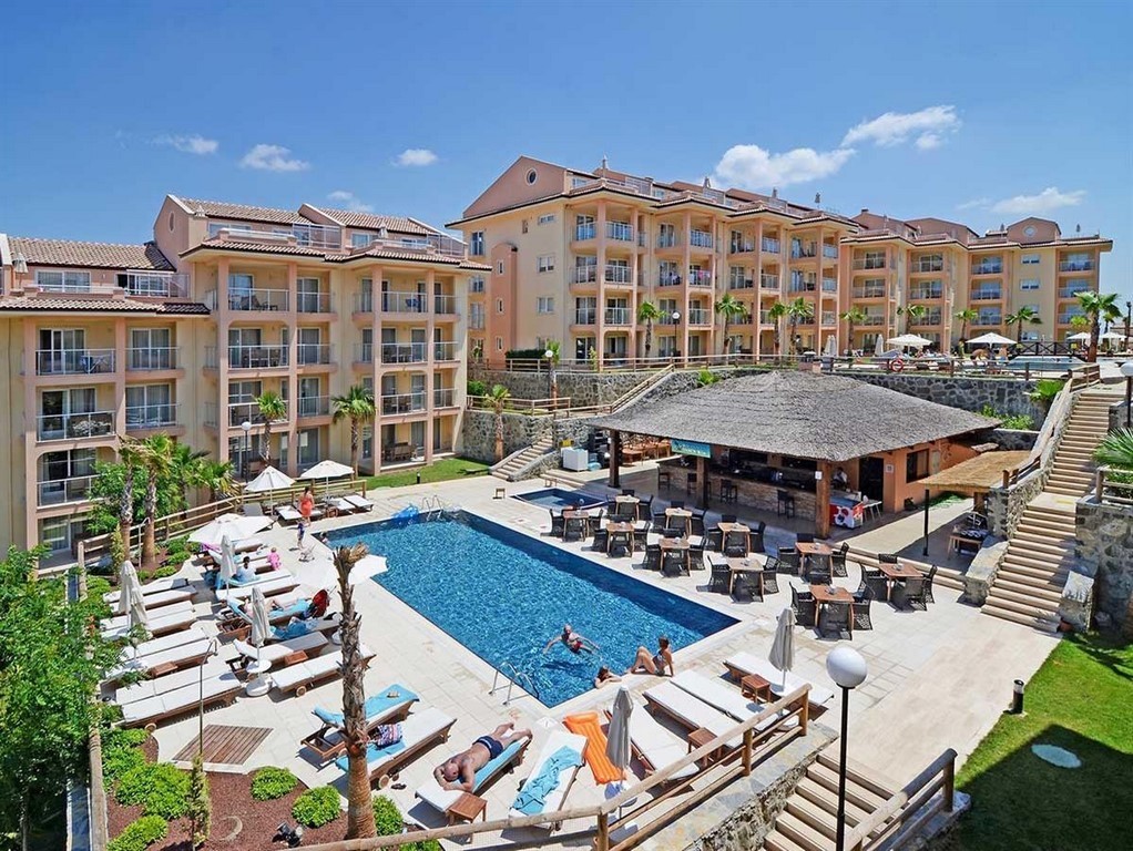 Luxury Golf Resort Spa Hotel, Opportunity with 2+1 Apartment