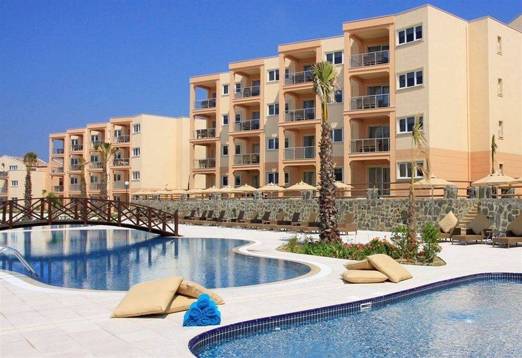 Luxury Golf Resort Spa Hotel, Opportunity with 2+1 Apartment