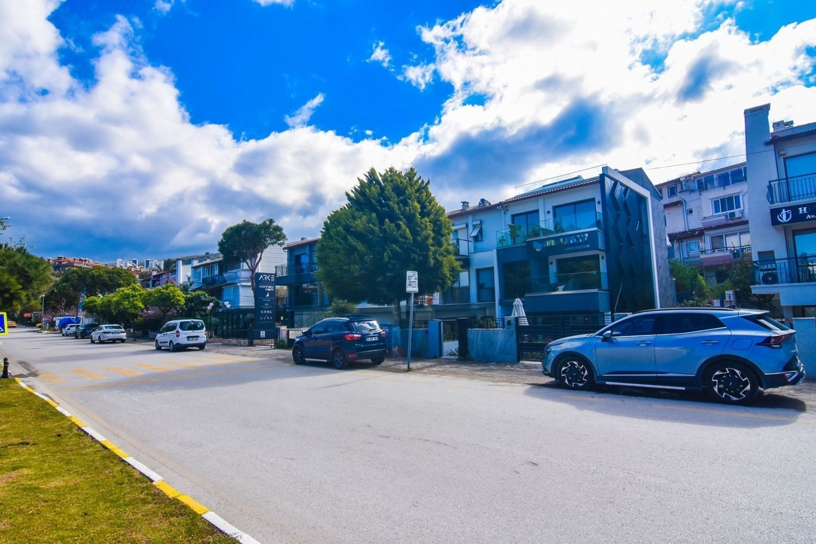 Central 3-Story Office with Sea View in Kuşadası