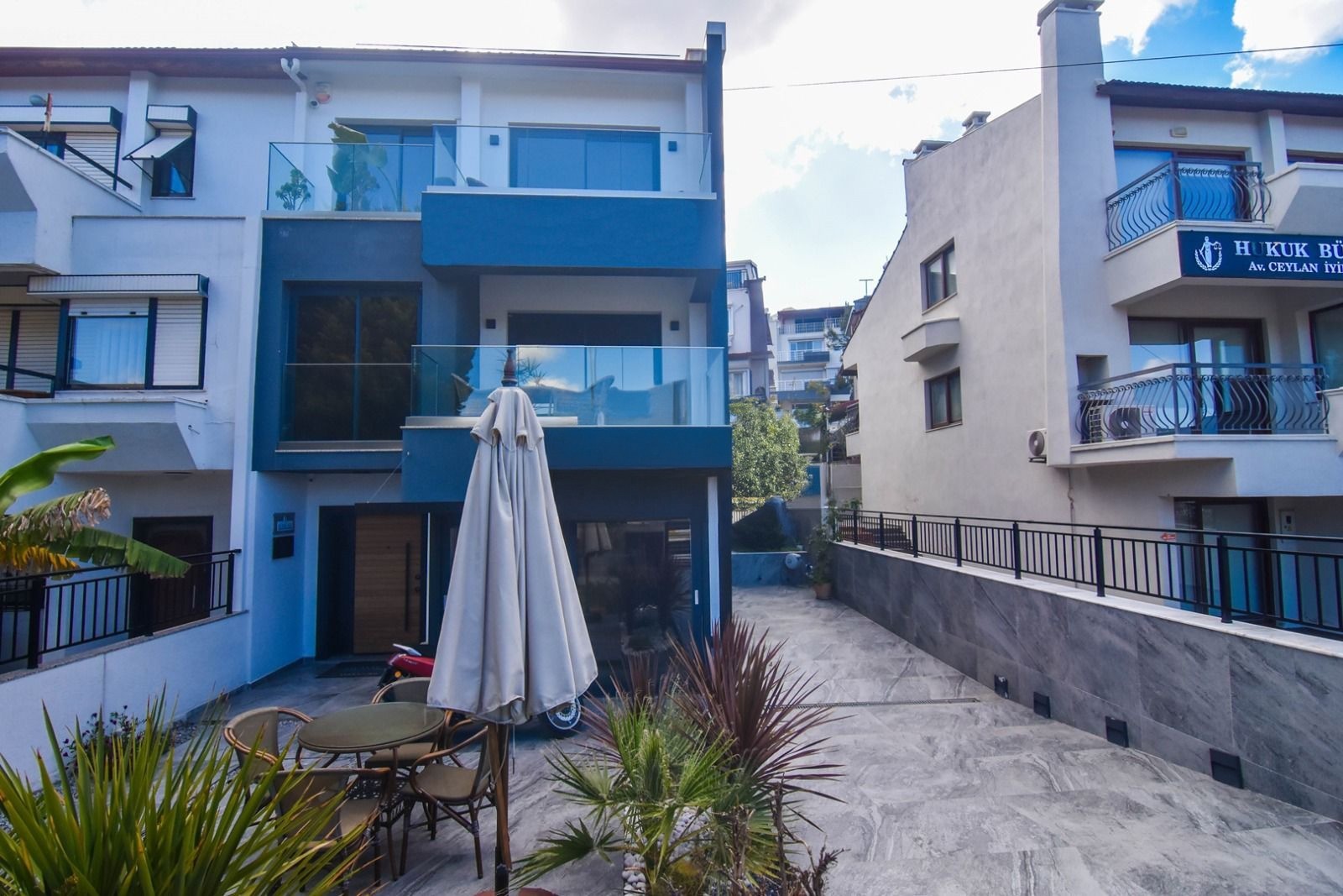 Central 3-Story Office with Sea View in Kuşadası