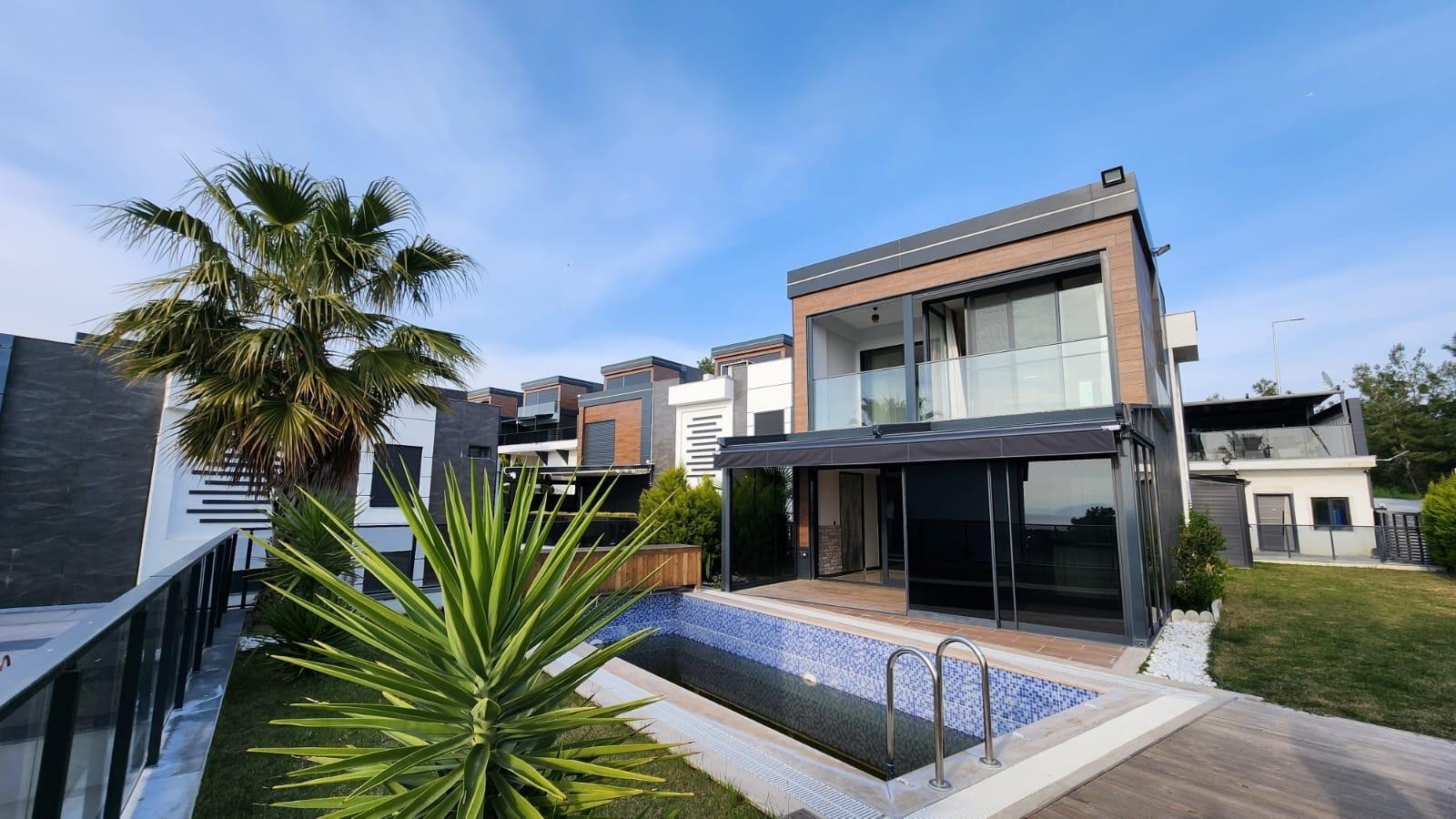 ОТДЕЛЬНАЯ ВИЛЛА С ЧАСТНЫМ САДОВЫМ УЧАСТКОМ В КУШАДАСЫ.