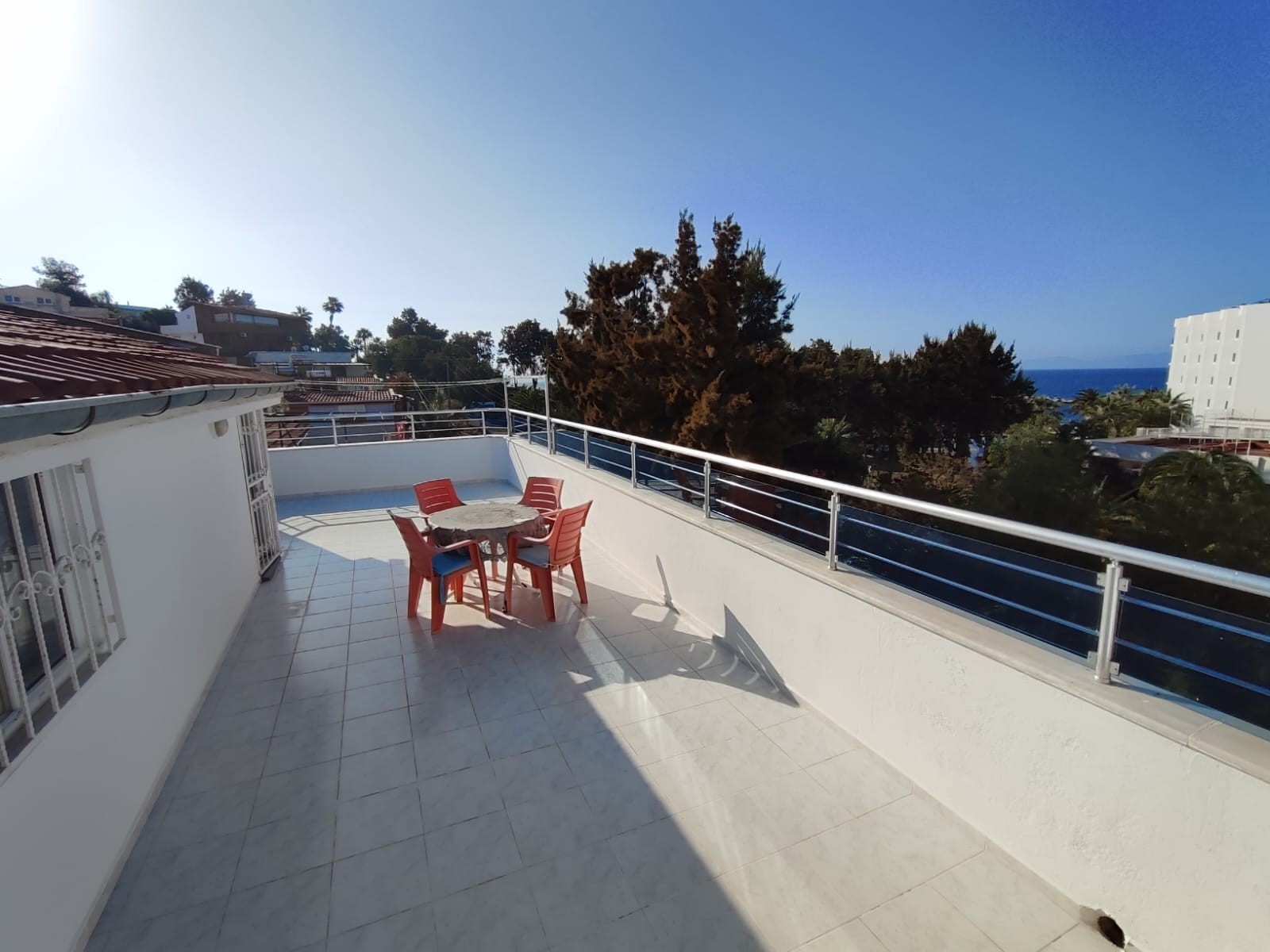 Semi-Detached 5 Bedroom 3 Bathroom Holiday Home with Spacious Garden, Just 50 Meters from Ladies Beach, Kuşadası
