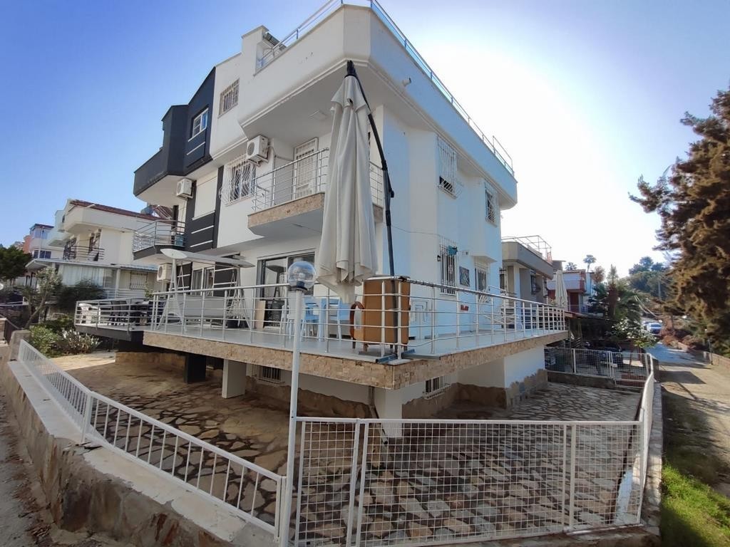 Semi-Detached 5 Bedroom 3 Bathroom Holiday Home with Spacious Garden, Just 50 Meters from Ladies Beach, Kuşadası