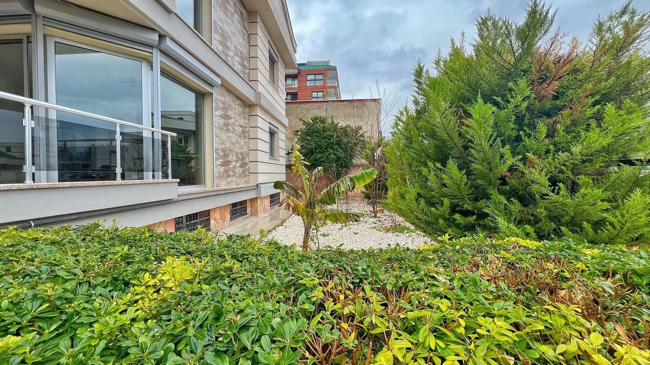 PRIVATE DETACHED VILLA  WITH SEA VIEW IN MARINA AREA