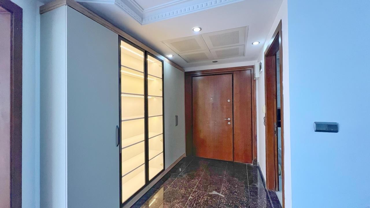 PRIVATE DETACHED VILLA  WITH SEA VIEW IN MARINA AREA