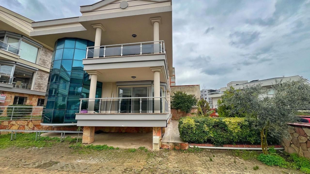 PRIVATE DETACHED VILLA  WITH SEA VIEW IN MARINA AREA