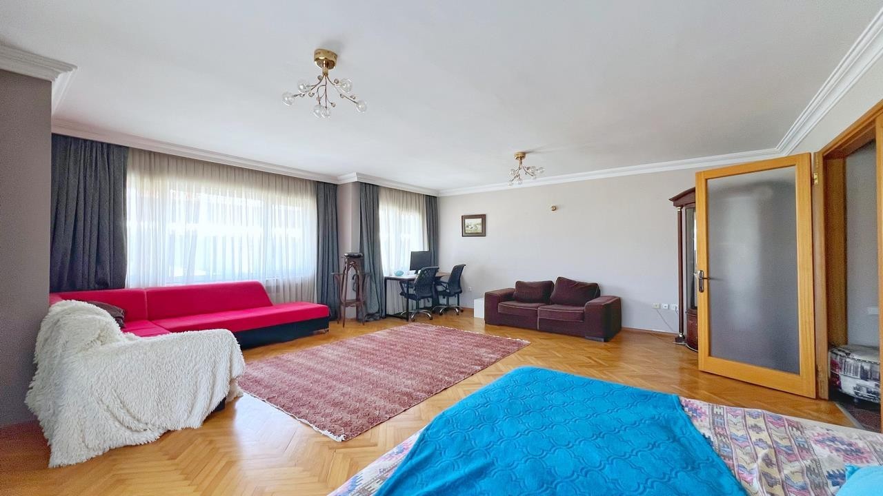 "3+1 Penthouse Duplex in the Heart of the City, Steps from the Seaside"