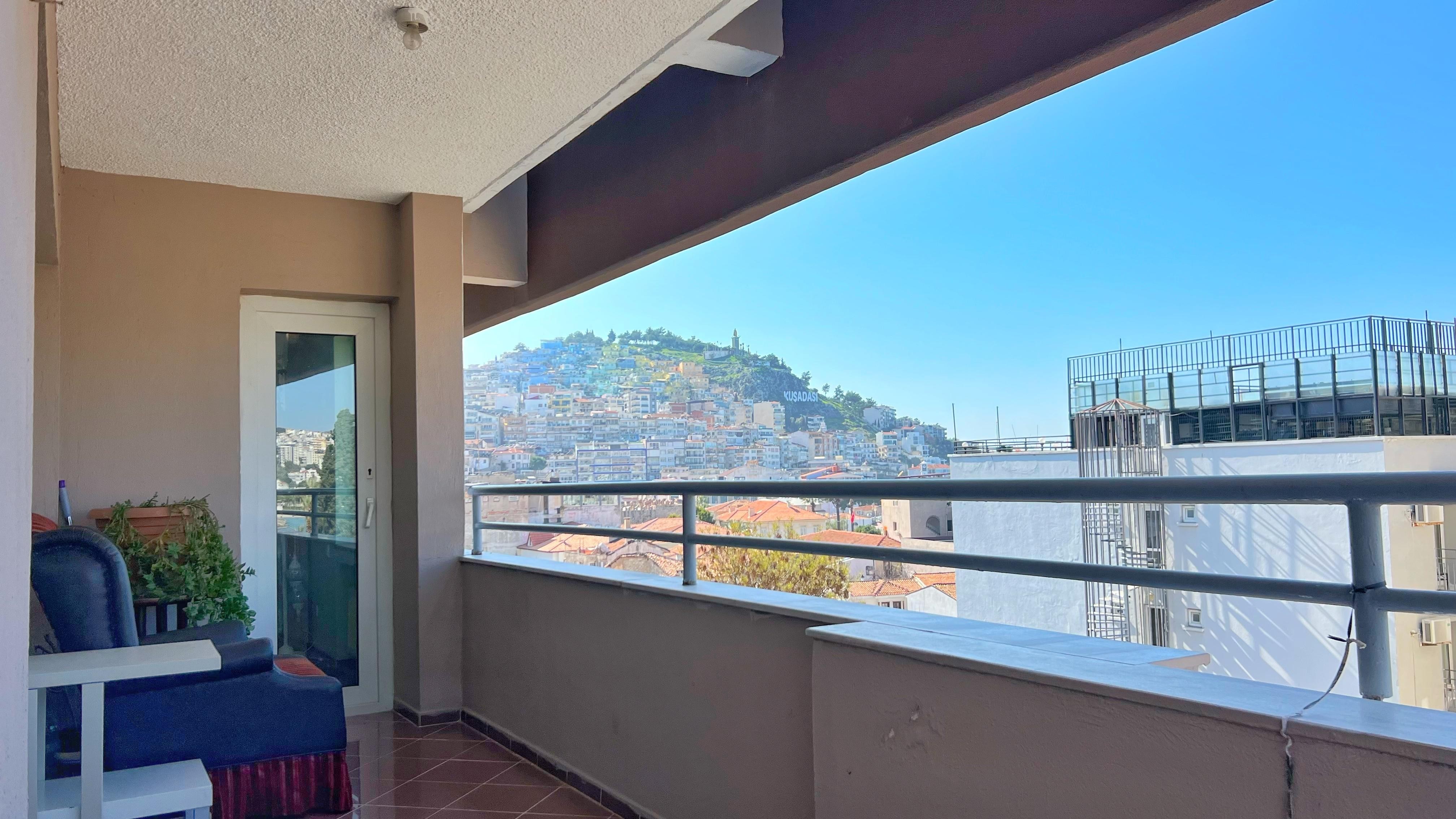 "3+1 Penthouse Duplex in the Heart of the City, Steps from the Seaside"