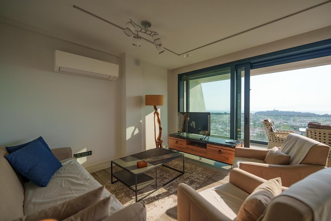 For Sale: 2-Bedroom Apartment with Stunning Sea View