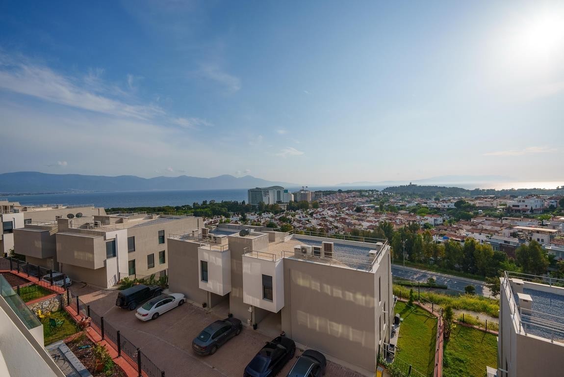 For Sale: 2-Bedroom Apartment with Stunning Sea View