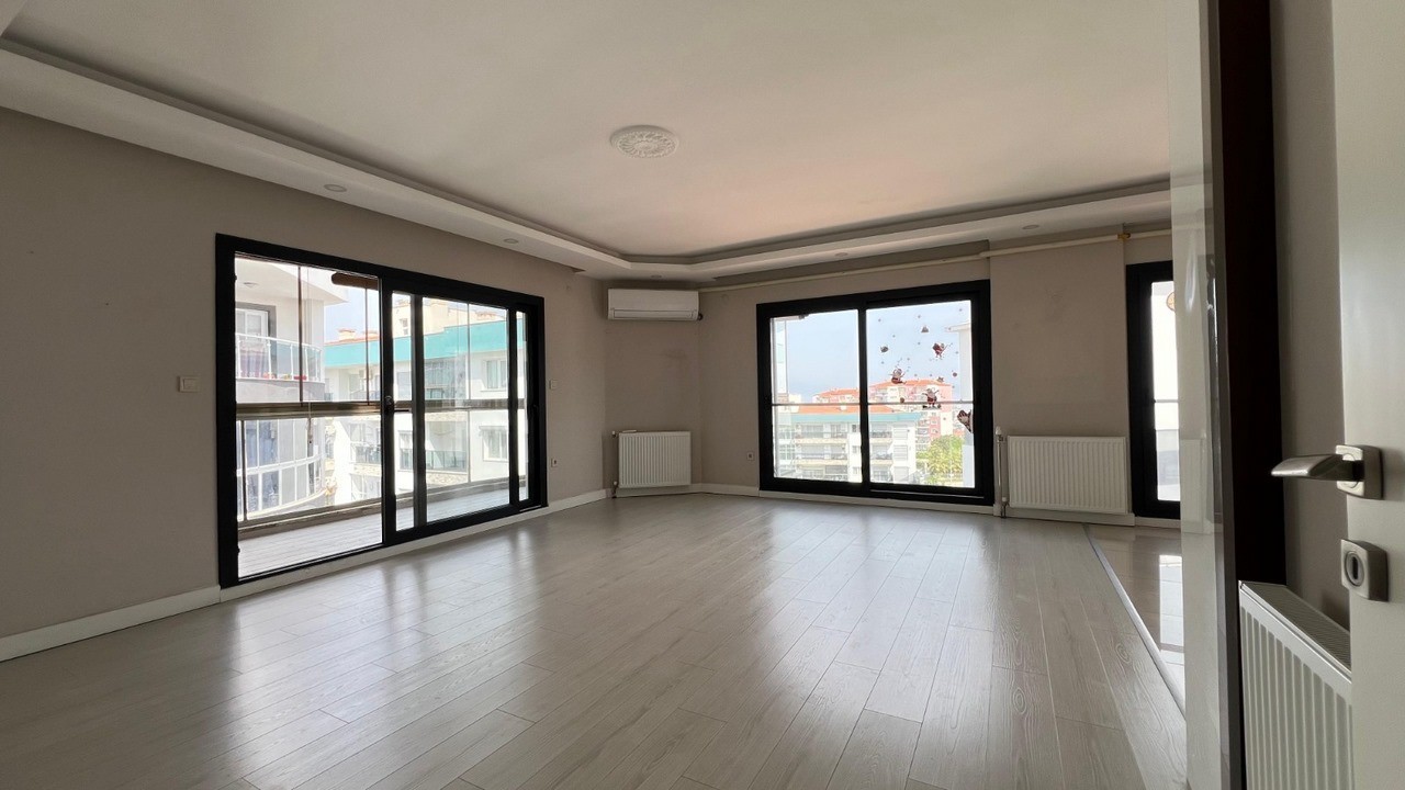 FOR SALE – APARTMENT IN A LUXURY COMPLEX IN THE CENTER OF KUŞADASI