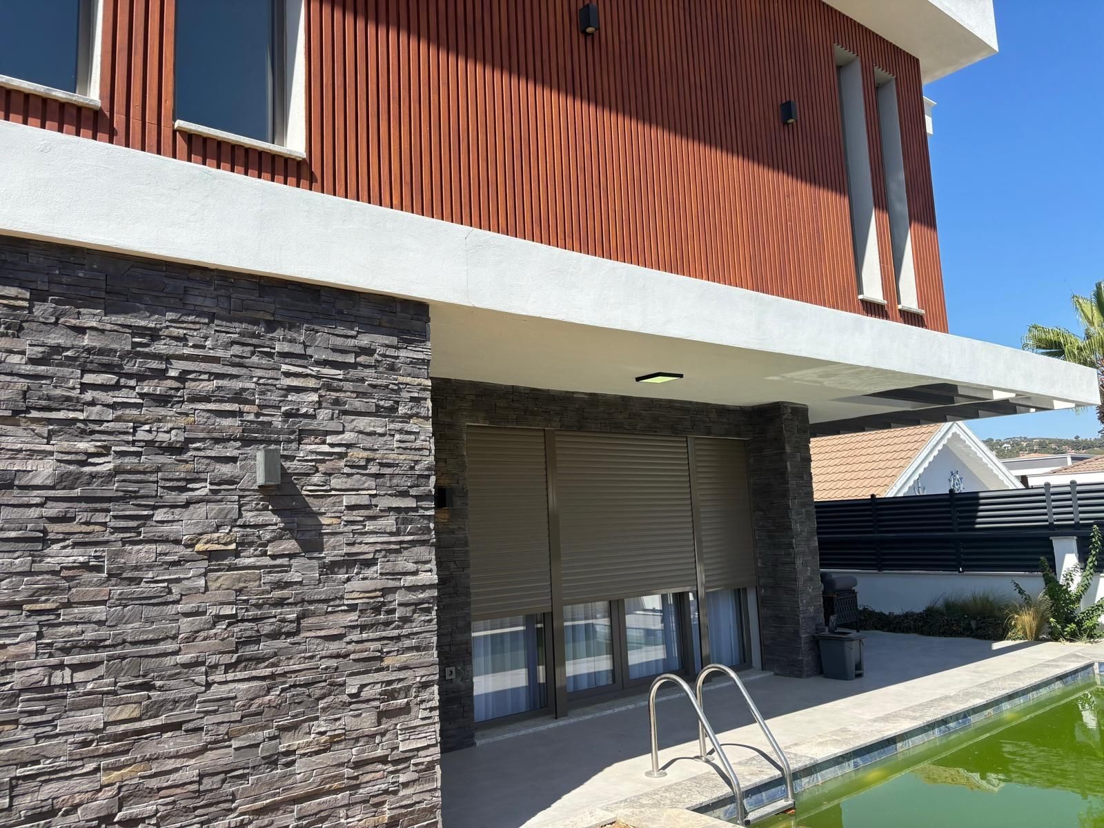 Detached villa with private pool for sale kusadasi