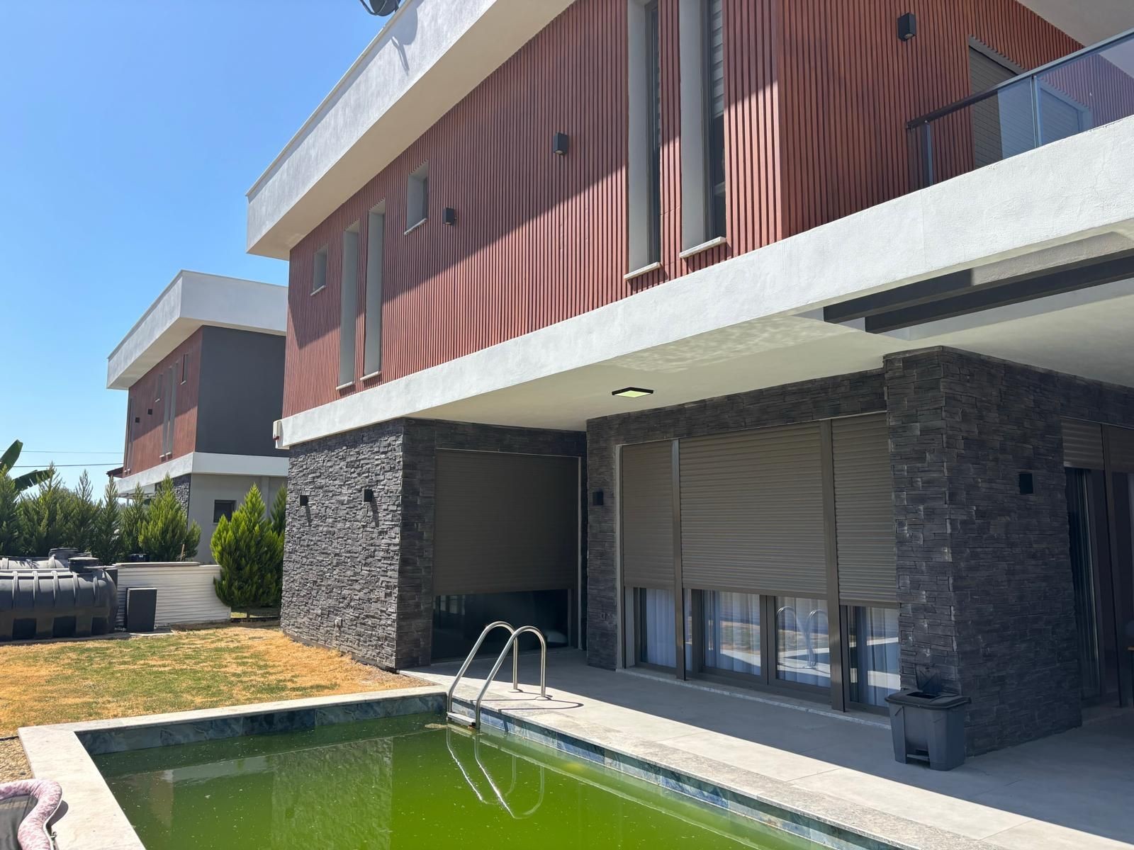 Detached villa with private pool for sale kusadasi