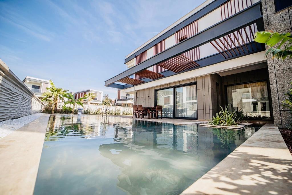 A Prestigious Ultra-Luxury Villa on a 540 m² Plot in the Heart of Kuşadası