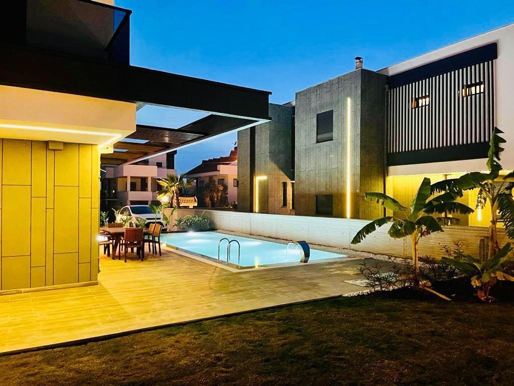 A Prestigious Ultra-Luxury Villa on a 540 m² Plot in the Heart of Kuşadası