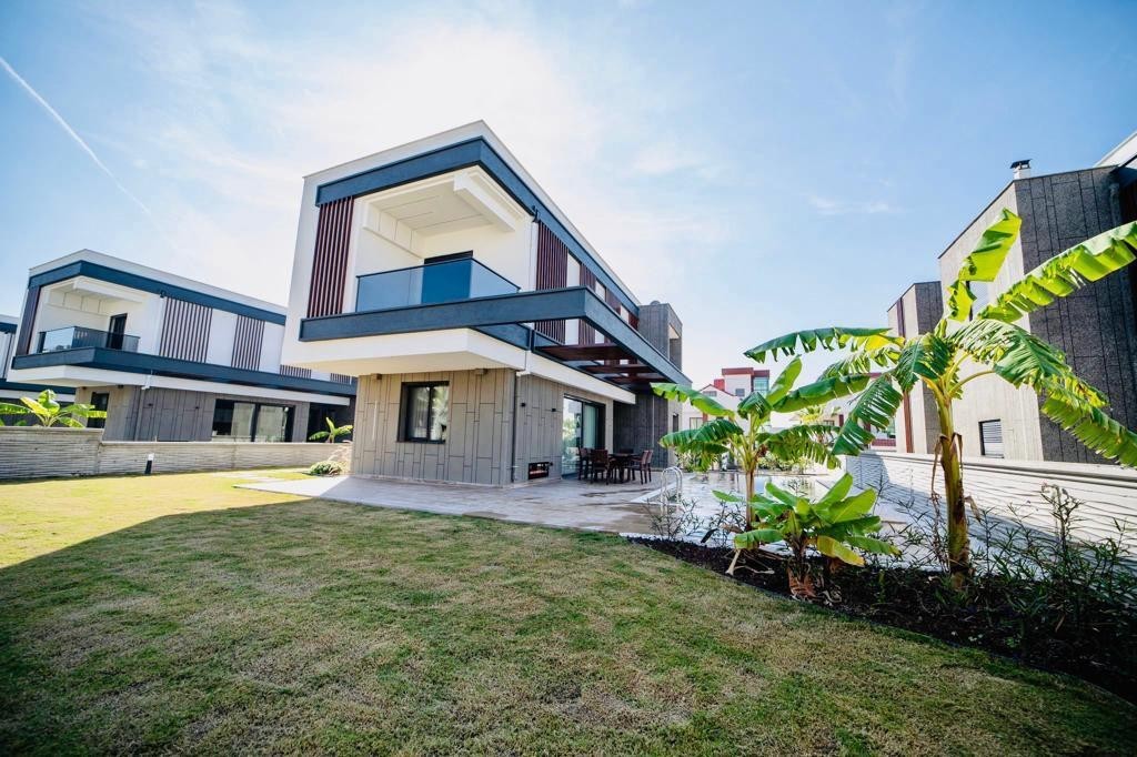 A Prestigious Ultra-Luxury Villa on a 540 m² Plot in the Heart of Kuşadası