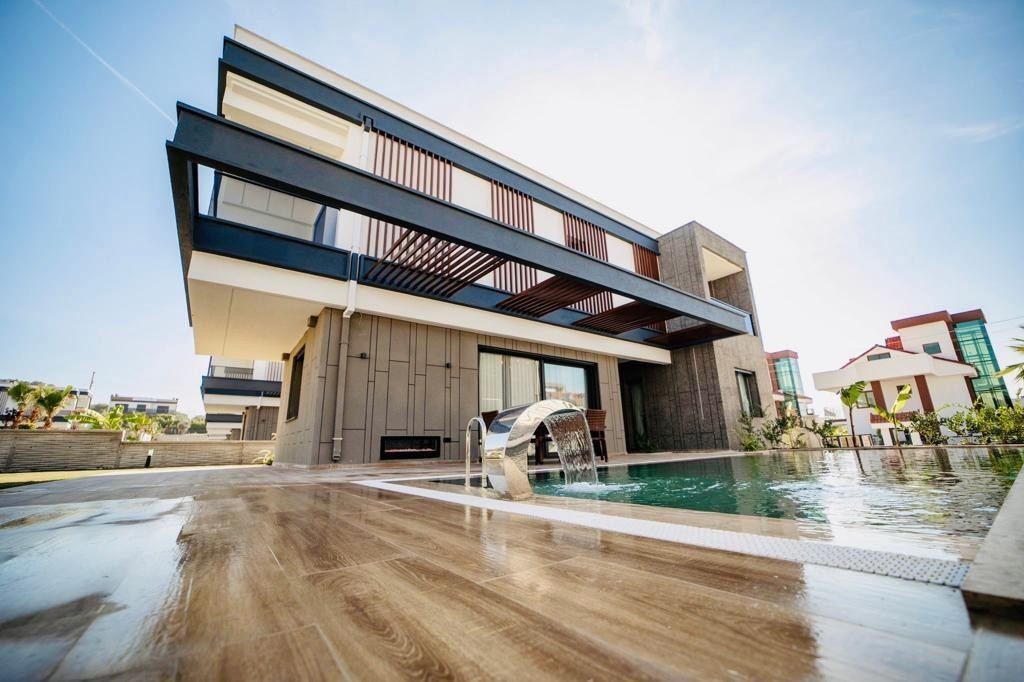 A Prestigious Ultra-Luxury Villa on a 540 m² Plot in the Heart of Kuşadası