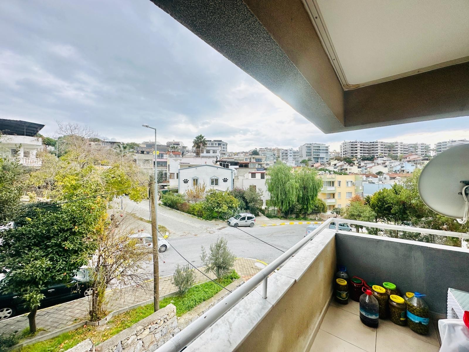 In the Heart of Kuşadası! Air-Conditioned, Natural Gas 3+1 Apartment in Türkmen Neighborhood