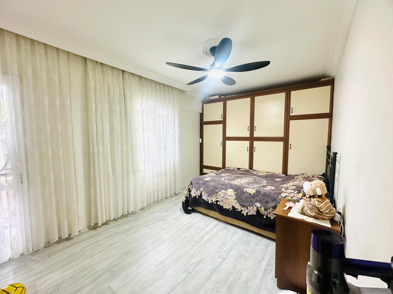 In the Heart of Kuşadası! Air-Conditioned, Natural Gas 3+1 Apartment in Türkmen Neighborhood