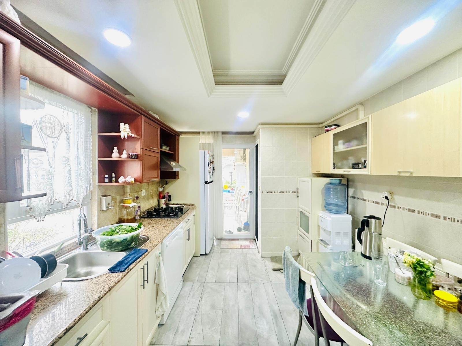 In the Heart of Kuşadası! Air-Conditioned, Natural Gas 3+1 Apartment in Türkmen Neighborhood